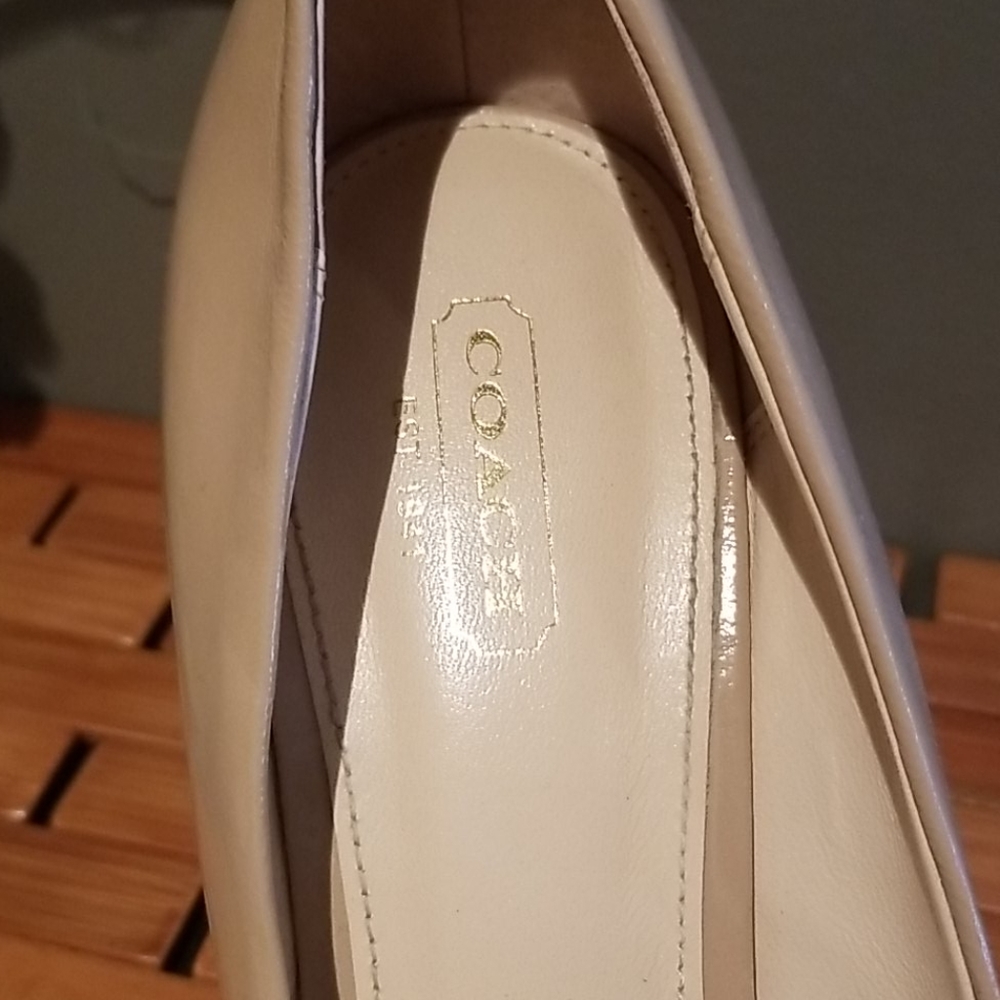 Coach nude heels sz 8.5 EUC - Picture 2 of 9